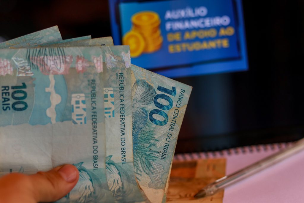 Governo Amplia Programa Pé-de-Meia: Pagamentos de até R$ 1.000 para Estudantes