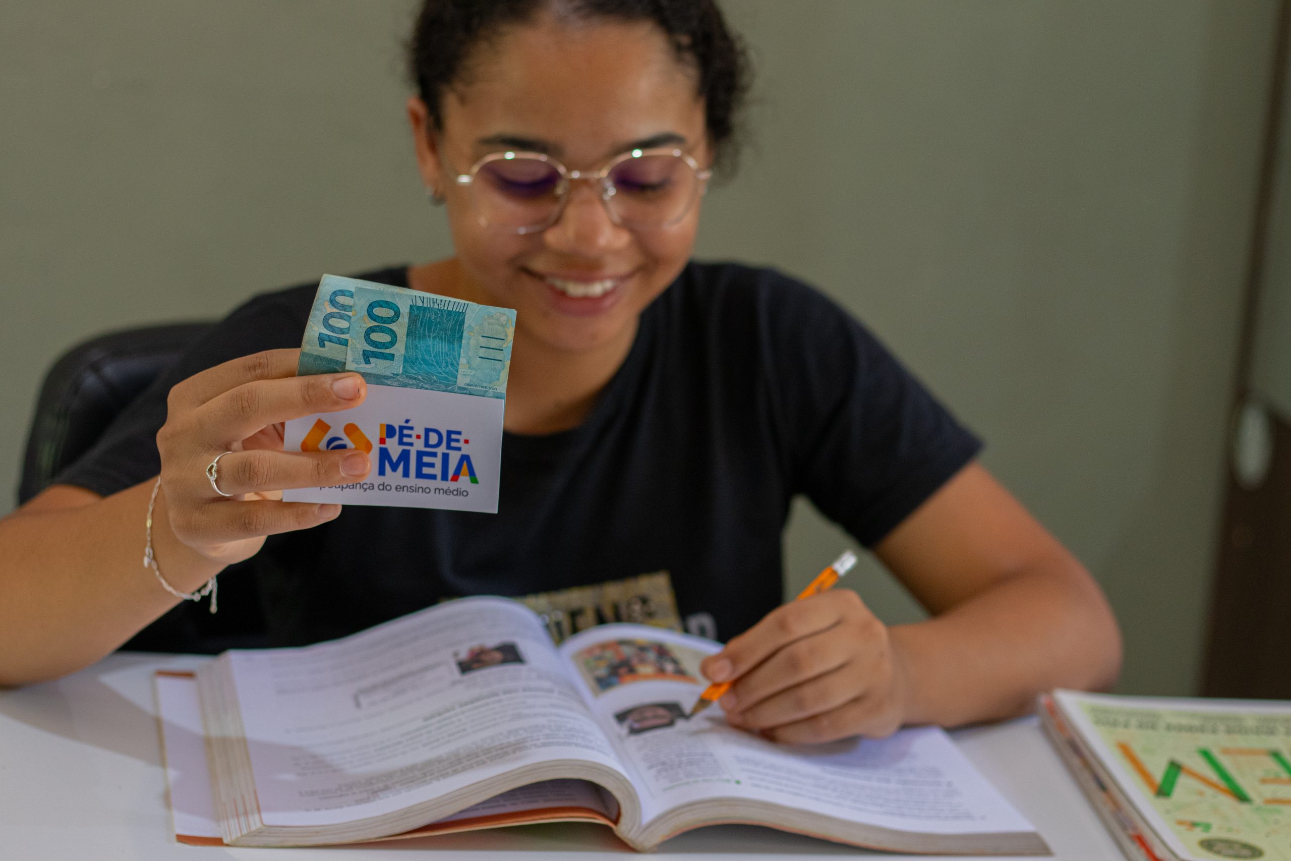 Estudantes Já Podem Receber Até R$ 9.200 no Programa Pé-de-Meia