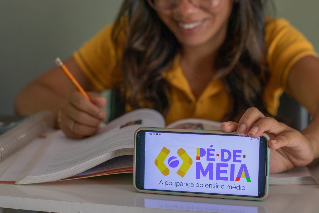 Auxílio para Estudantes do Ensino Médio em 2025