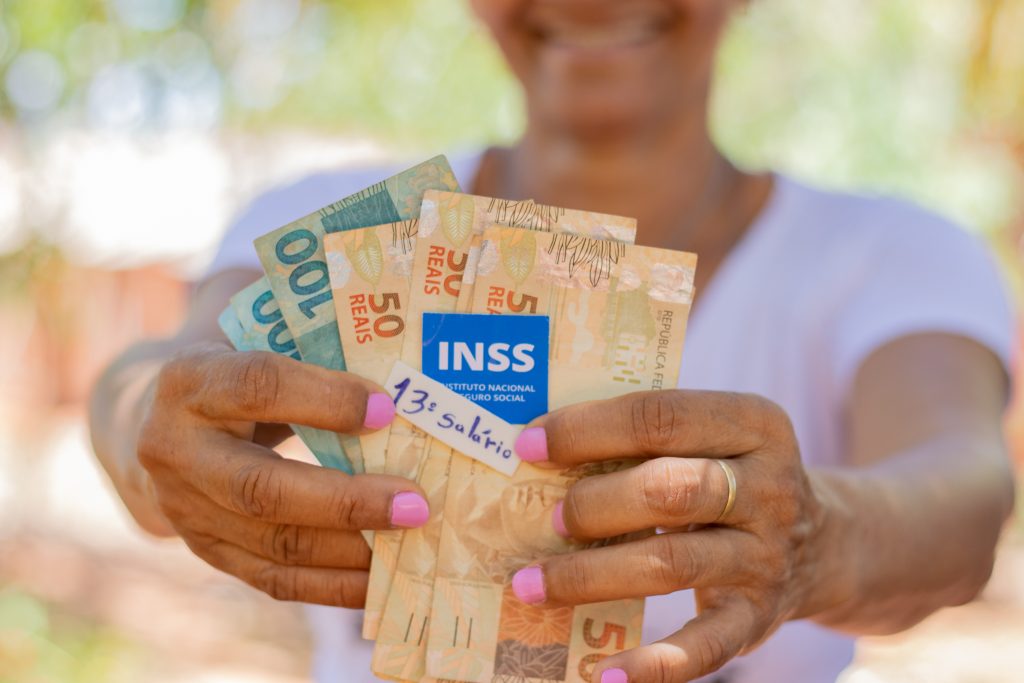 Beneficiários do INSS Recebem 13º Salário em Breve