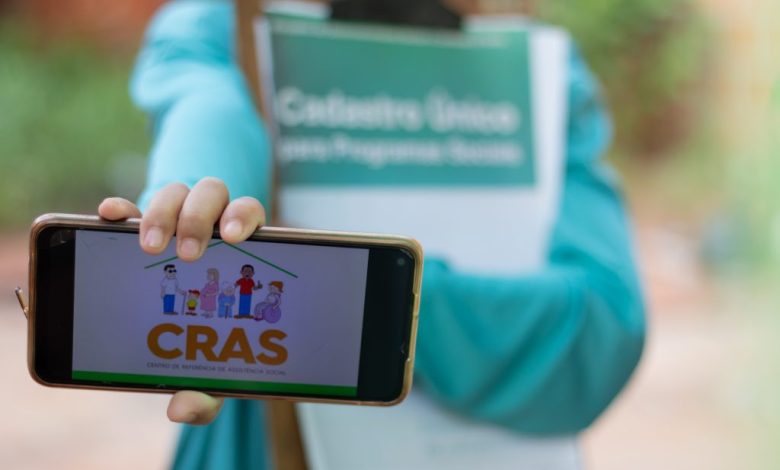 Mora sozinho? Veja como garantir benefícios pelo CadÚnico via Caixa Tem