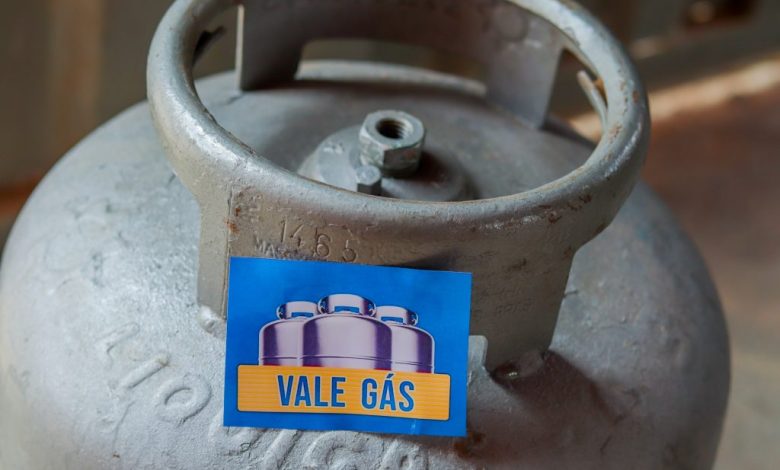Vale-Gás Retorna em Abril com Novo Valor; Descubra Como Consultar