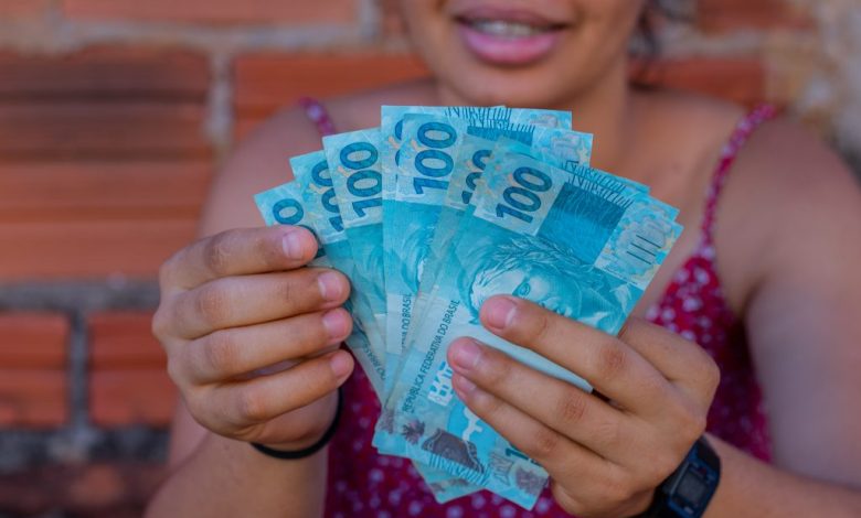 Salário-Maternidade 2025: Quem Tem Direito, Como Solicitar e Quanto Está Pagando?