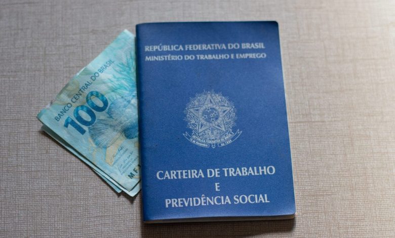 Trabalhadores: Antecipar FGTS ou Optar pelo Crédito do Trabalhador?