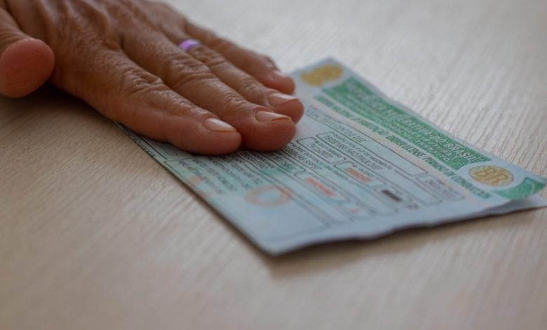 Vai tirar CNH? Veja como fazer simulados do Detran para passar direto!