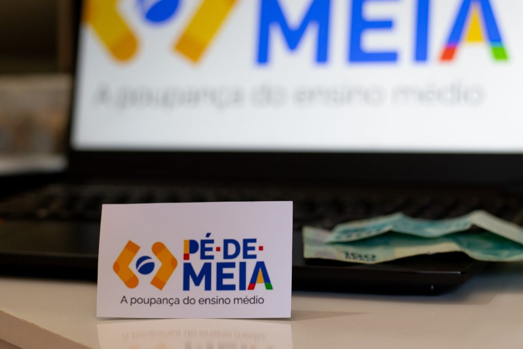 Estudantes podem receber até R$ 1.050 mensais no Pé-de-Meia Licenciaturas