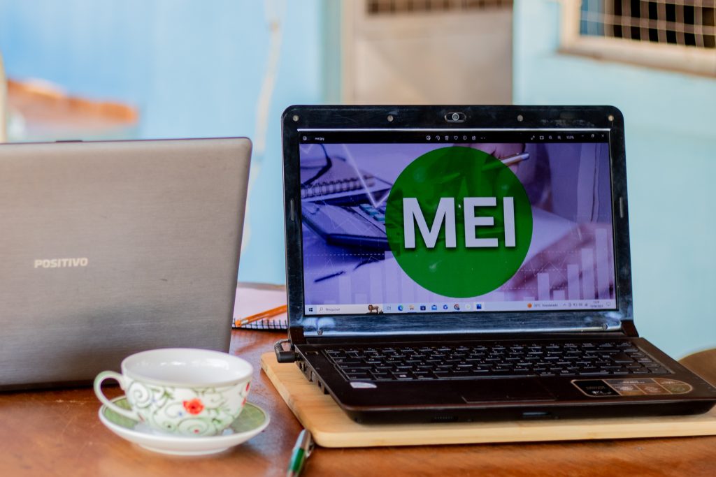 Aposentado pode ser MEI? Descubra as possibilidades e como abrir um CNPJ