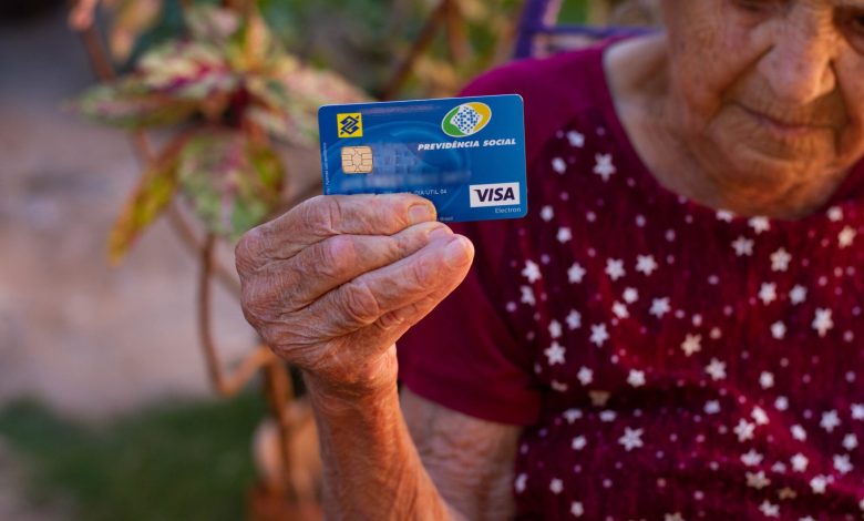 Atenção Aposentados: Suspensão de Benefícios do INSS