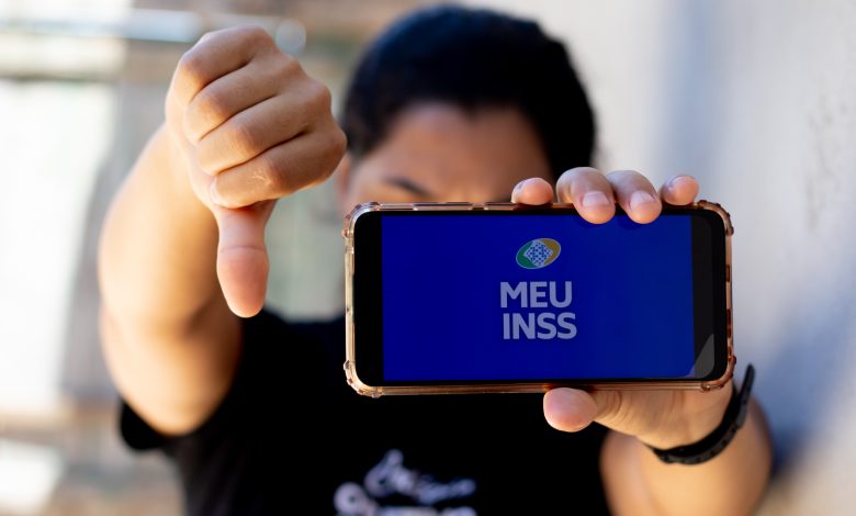 Fila no INSS: Descontos Indevidos e Suas Implicações