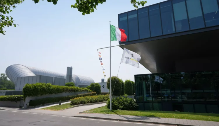 Ferrari Lança Iate Hypersail com Energia Renovável