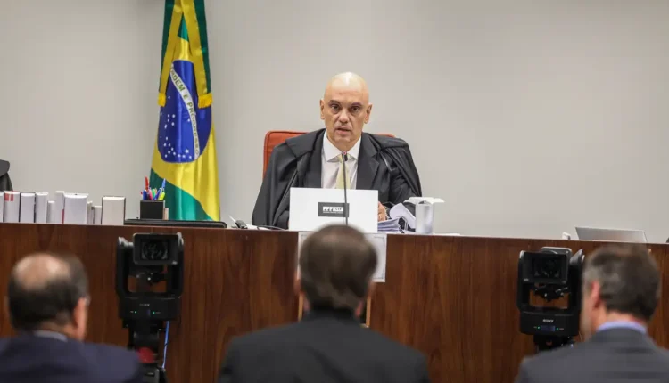 Moraes veta depoimentos de filhos de Bolsonaro na trama golpista