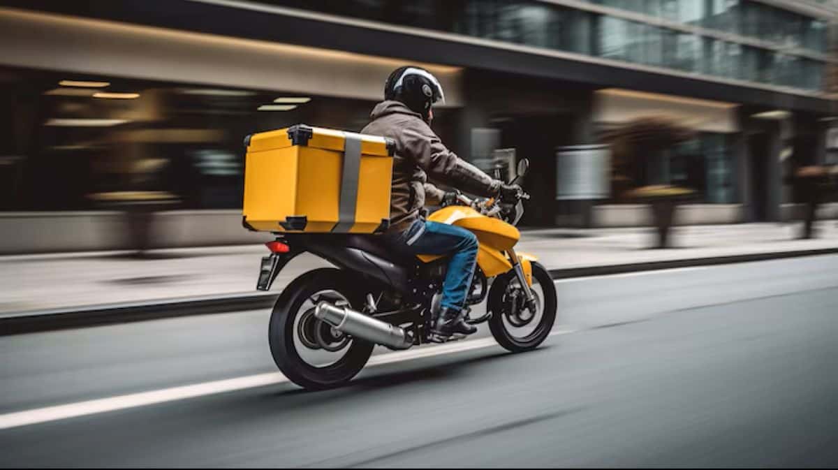 Governo cria linha de crédito para entregadores comprarem motos