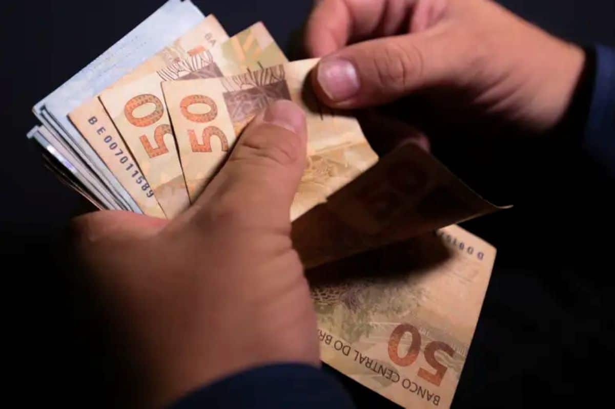 calendário revela datas de pagamento, incluindo o mês de junho